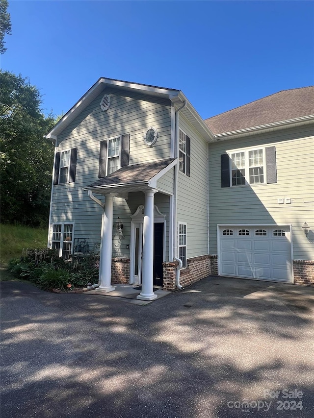 view of front facade with a garage