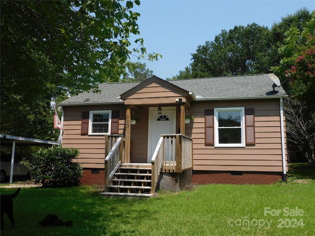 view of front of house with a front yard