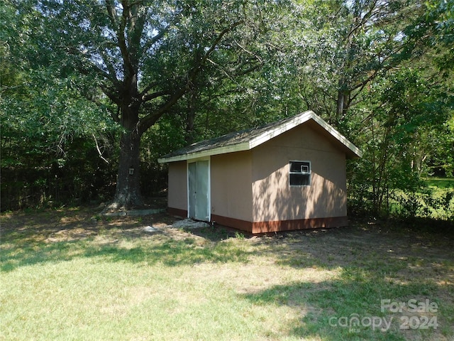 view of outdoor structure with a lawn