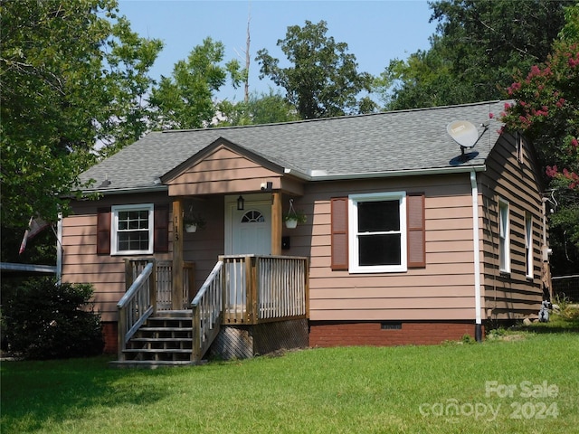 view of front of house with a front yard