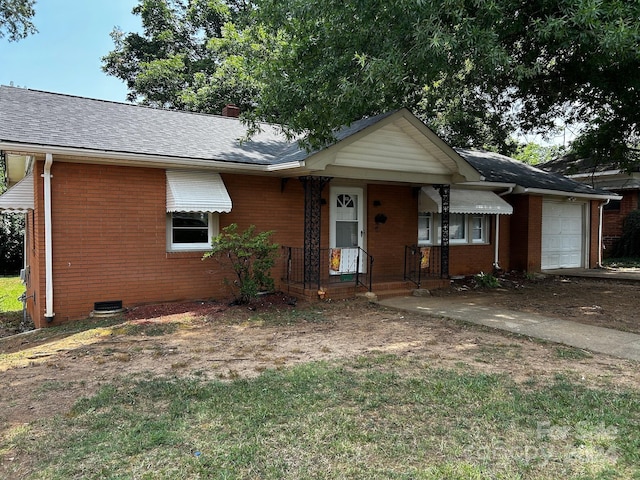 ranch-style home featuring a garage