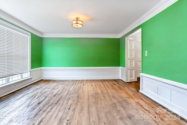 unfurnished room with crown molding and light hardwood / wood-style floors