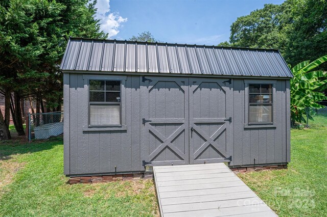 view of outdoor structure featuring a yard