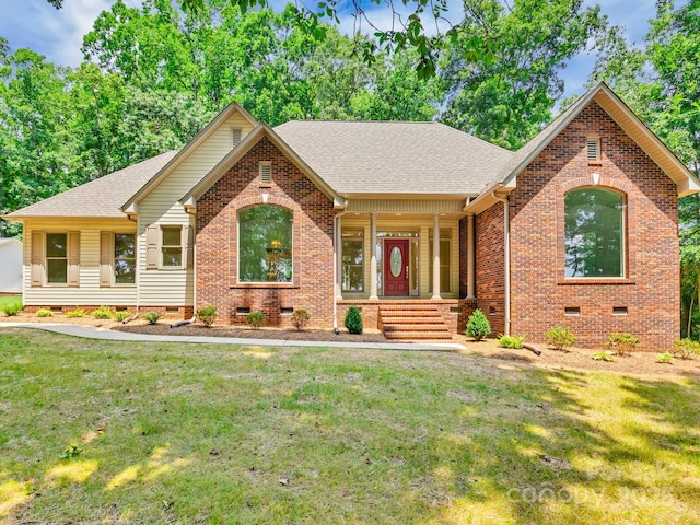 view of front of house featuring a front lawn