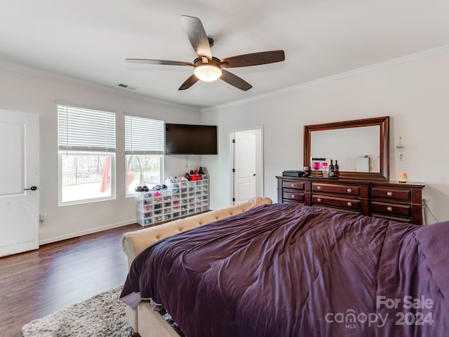 bedroom featuring ceiling fan, dark hardwood / wood-style floors, and crown molding