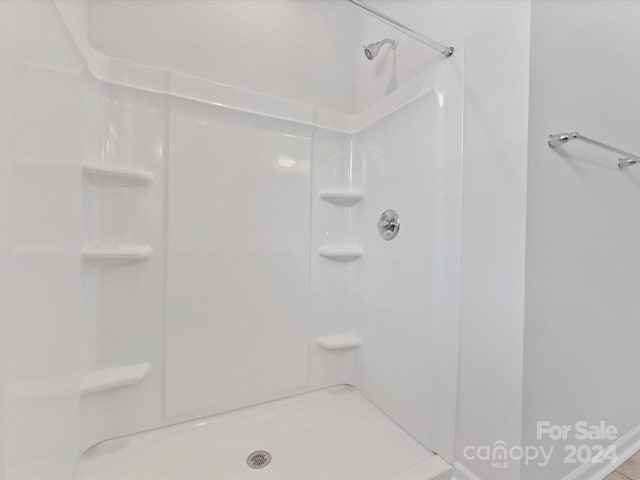 bathroom featuring a shower