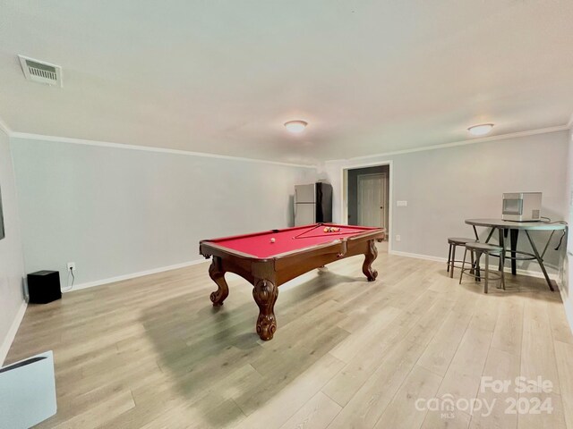 game room with crown molding, billiards, and light wood-type flooring