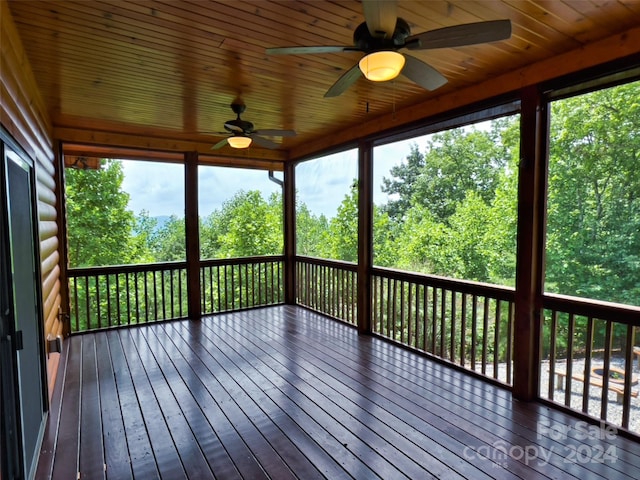 deck with ceiling fan