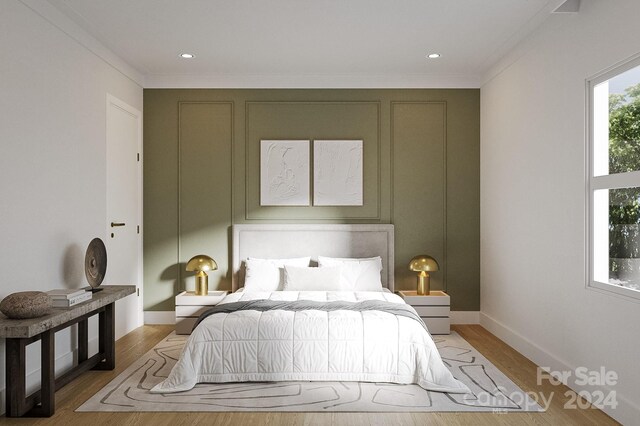 bedroom with light wood-style floors, recessed lighting, ornamental molding, and baseboards