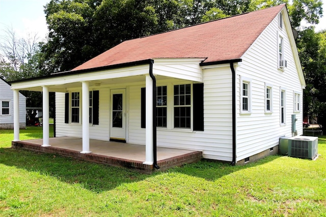 view of front of house featuring central AC unit, a front lawn, and a porch