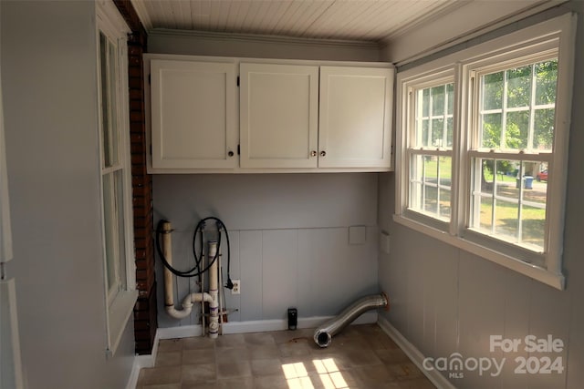 laundry room with washer hookup and cabinets