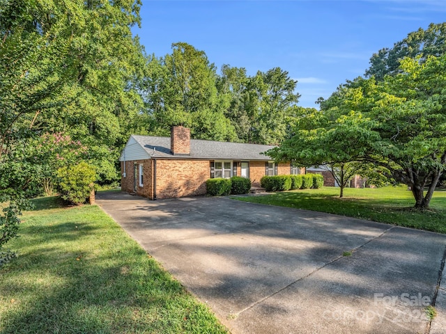 view of front of house with a front lawn