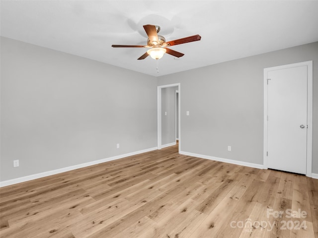 empty room featuring light wood-type flooring and ceiling fan