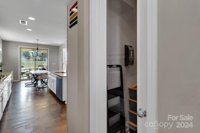 corridor with sink, a chandelier, and dark hardwood / wood-style floors