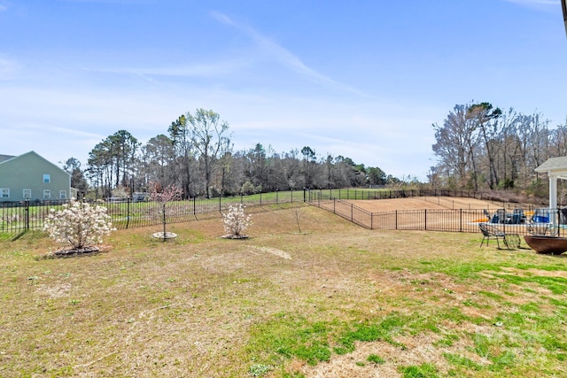 view of yard featuring a rural view