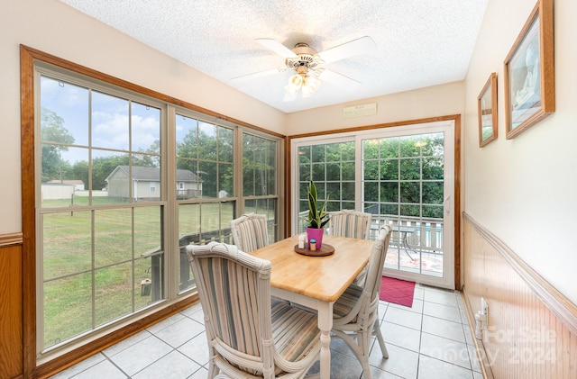 sunroom / solarium featuring ceiling fan