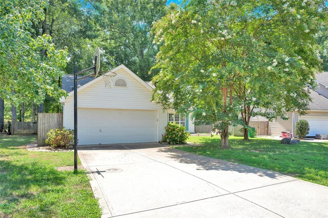 view of front of home featuring a garage and a front yard