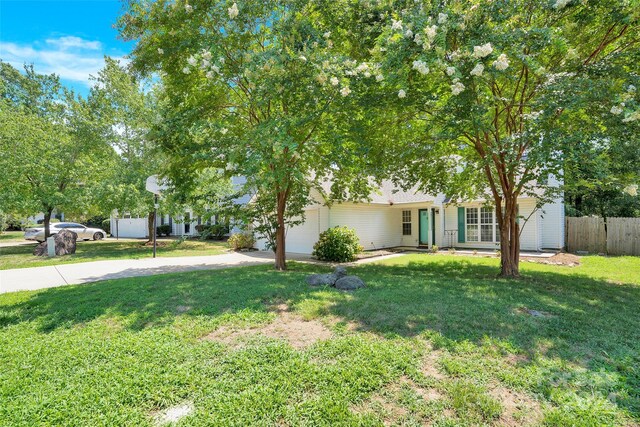 view of yard with a garage