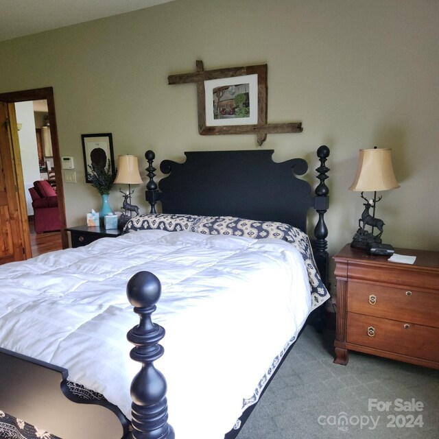 bedroom with carpet flooring