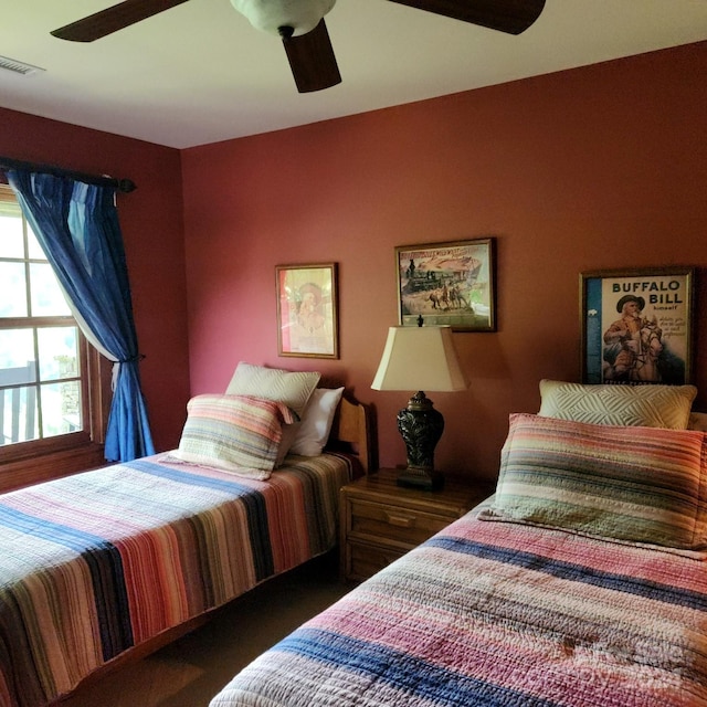 bedroom with ceiling fan