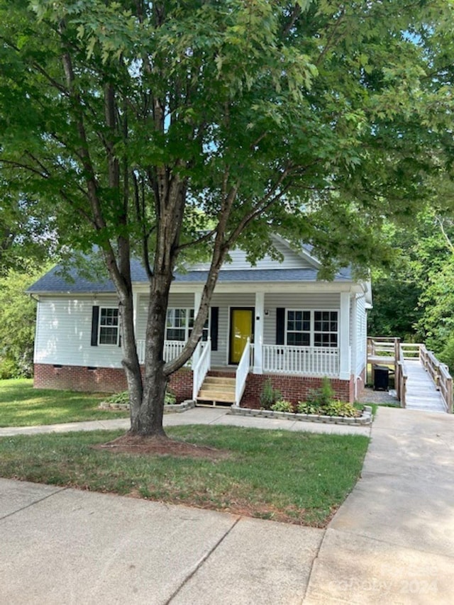 view of front of property with covered porch