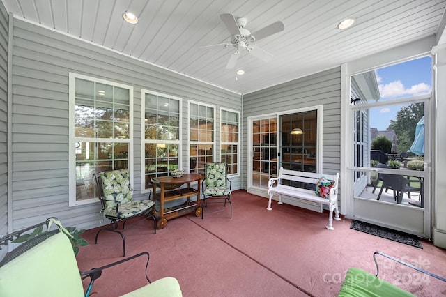 sunroom featuring ceiling fan