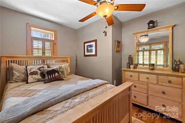 bedroom with ceiling fan