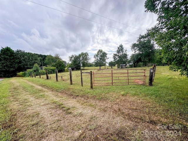 view of yard featuring a rural view