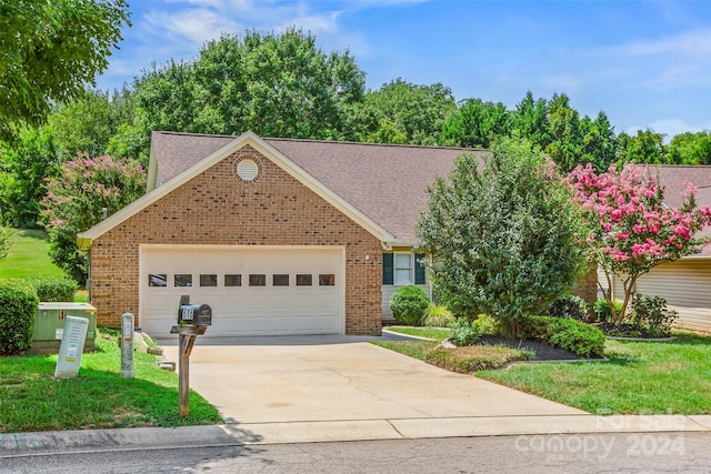 view of front of property featuring a front lawn and a garage