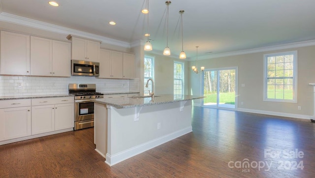 kitchen with sink, appliances with stainless steel finishes, dark wood-type flooring, and backsplash