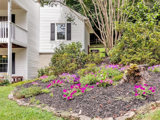 view of yard with a balcony