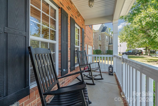 balcony featuring covered porch