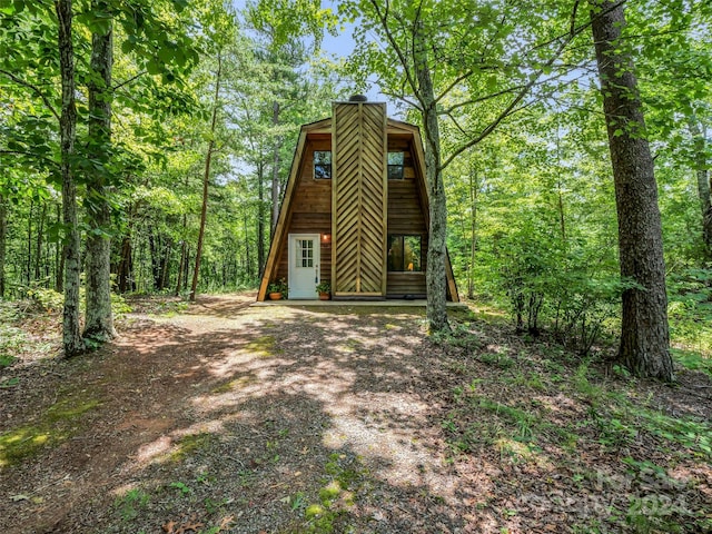 view of outbuilding