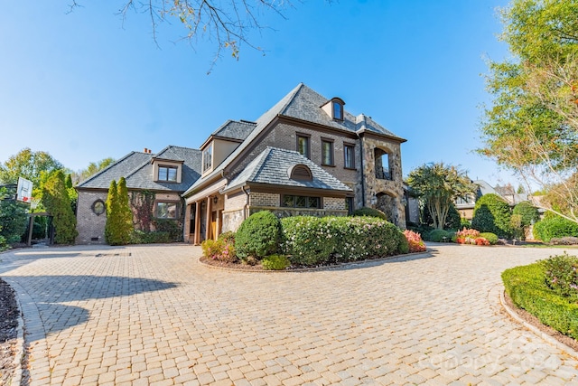 view of front facade featuring a garage