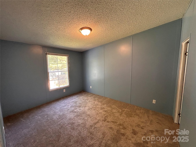 6261 Burnhurst Ln, Denver, NC 28037 - unfurnished room featuring carpet flooring and a textured ceiling