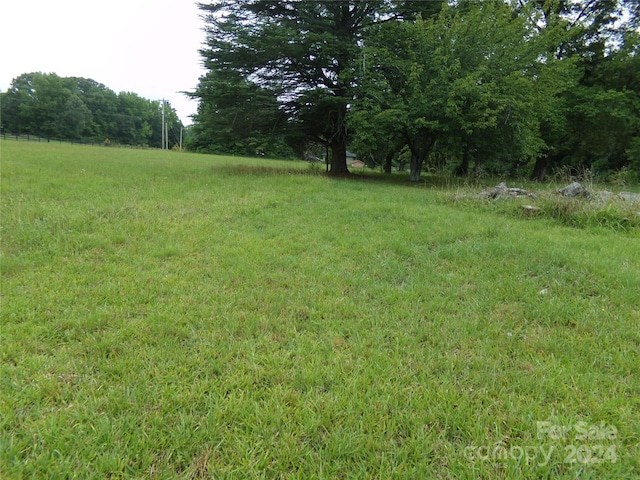 view of yard with a rural view