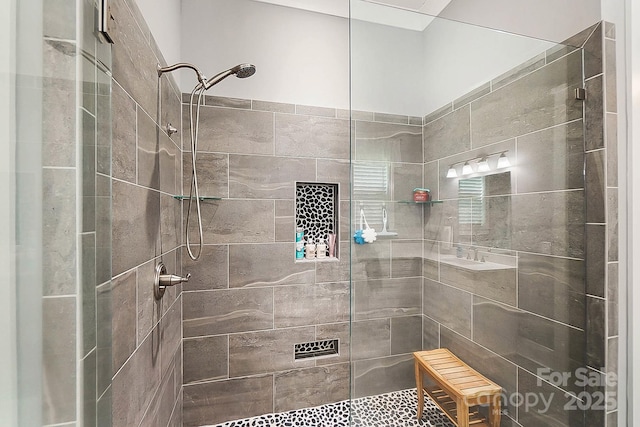 bathroom featuring a tile shower