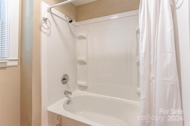 bathroom with shower / bath combo with shower curtain