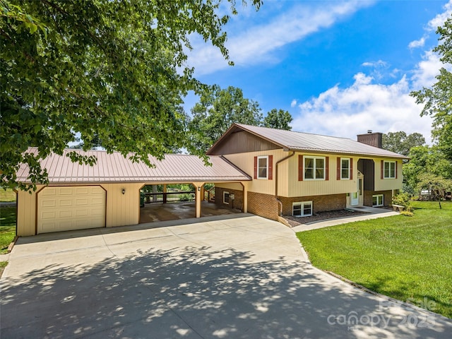 view of front of house featuring a front yard and a carport