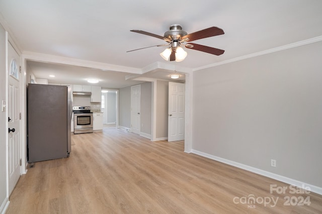 unfurnished living room featuring a ceiling fan, light wood-type flooring, crown molding, and baseboards