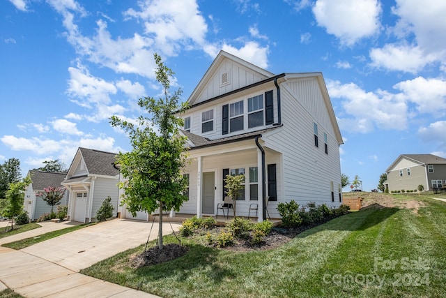 view of front of property with a front lawn