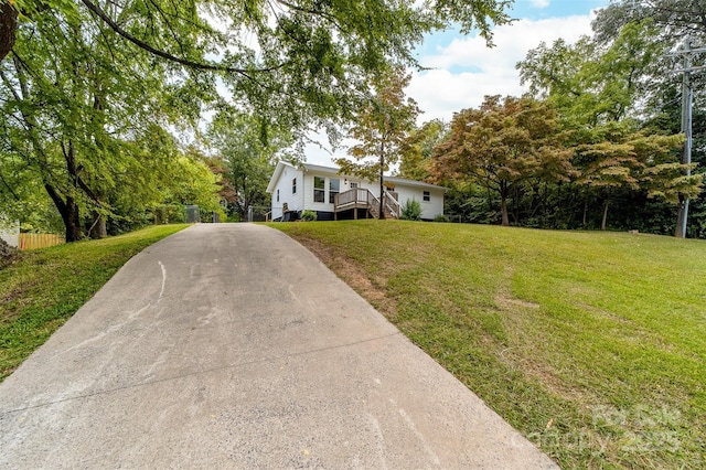 view of front facade with a front lawn