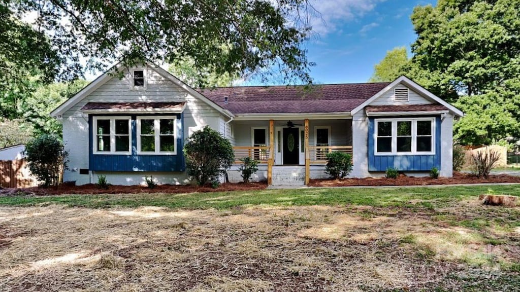 view of front of house featuring a porch