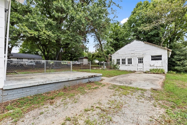 view of yard with a patio