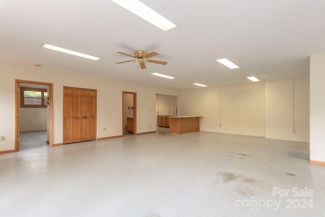 garage featuring ceiling fan