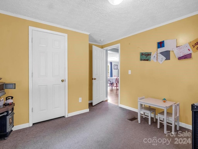 interior space featuring ornamental molding, a textured ceiling, and carpet flooring