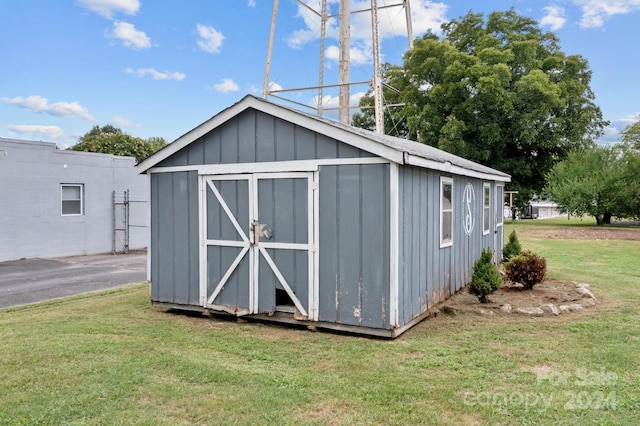 view of outbuilding with a yard