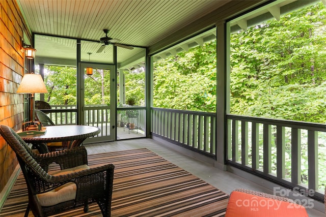 sunroom featuring ceiling fan