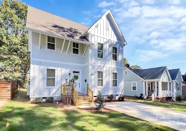 modern inspired farmhouse with a front lawn