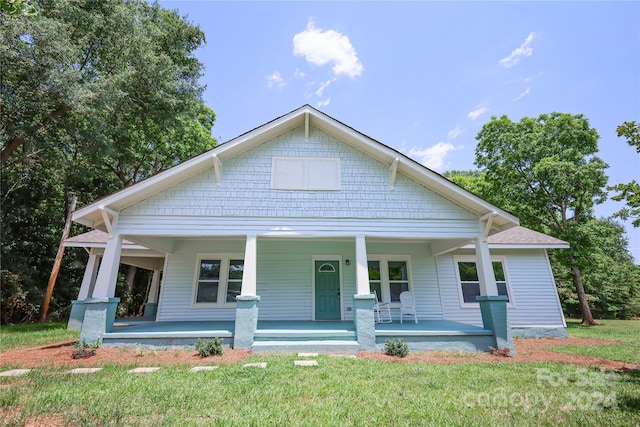 view of front facade with covered porch and a front yard